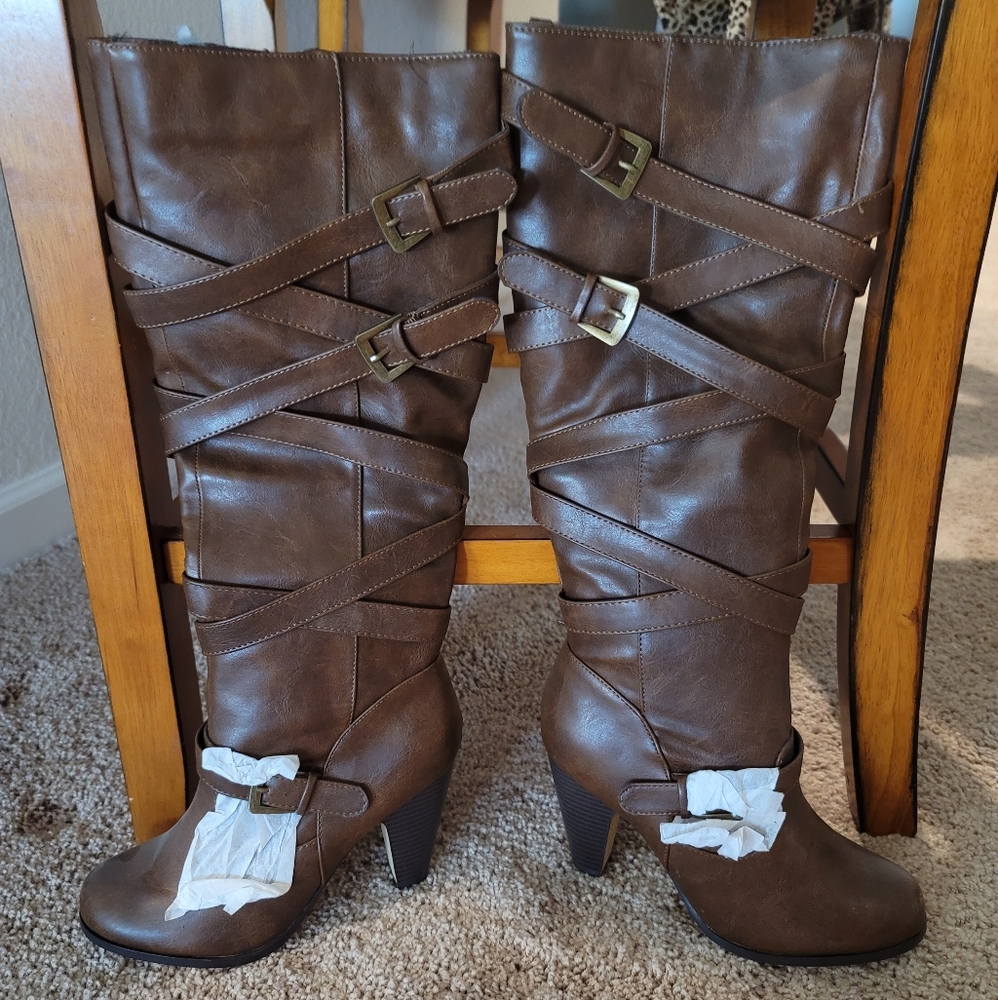 Brand new heeled brown boots size 9